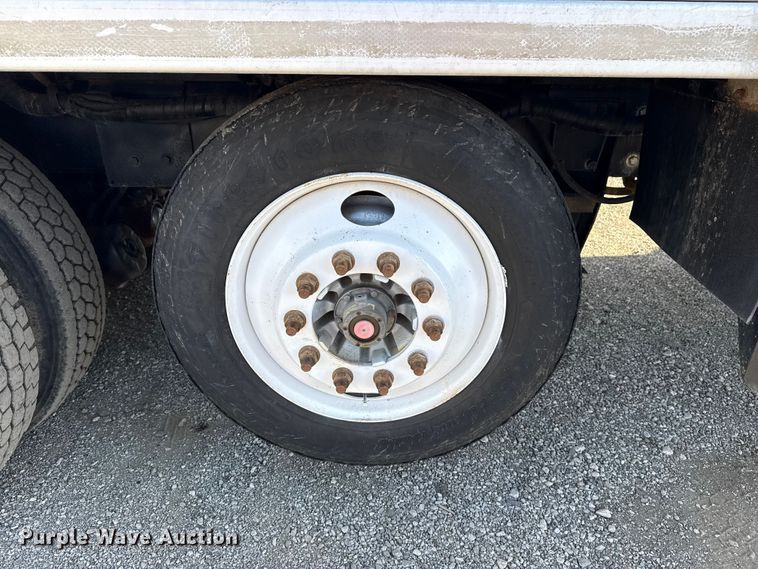 image for item EG1736 2013 Peterbilt 367 vacuum truck