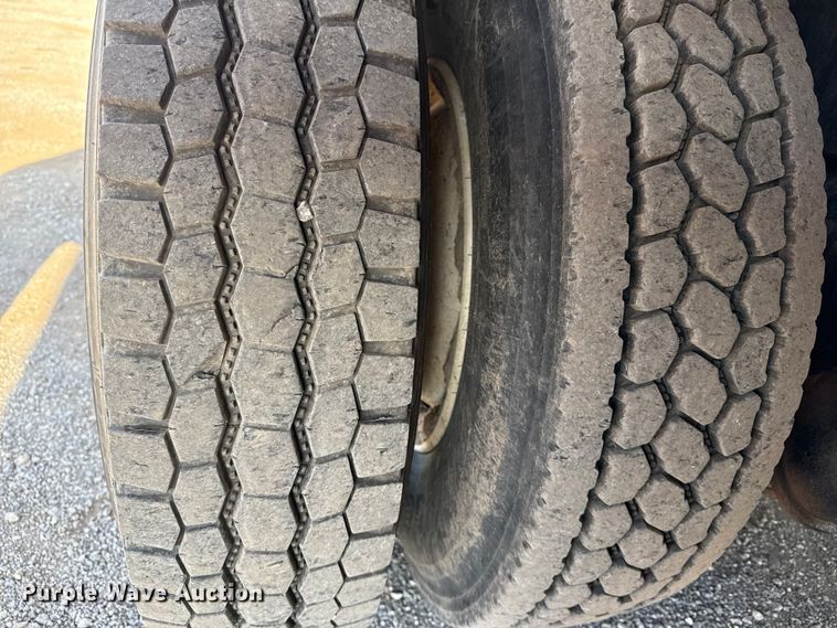 image for item EG1736 2013 Peterbilt 367 vacuum truck