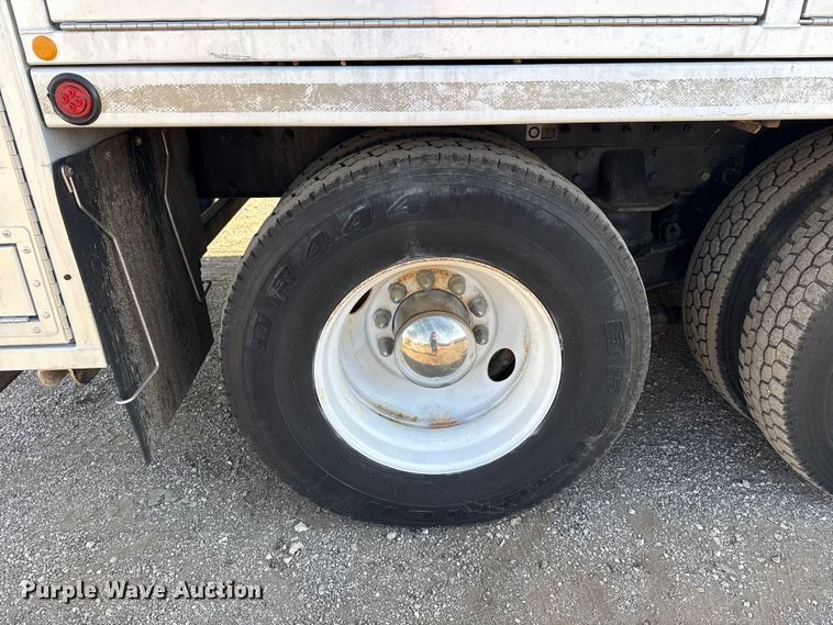 image for item EG1736 2013 Peterbilt 367 vacuum truck