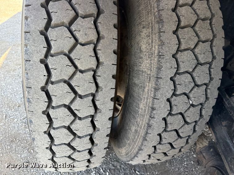 image for item EG1736 2013 Peterbilt 367 vacuum truck