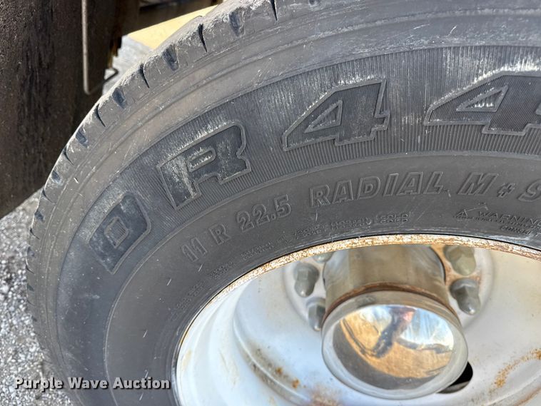 image for item EG1736 2013 Peterbilt 367 vacuum truck