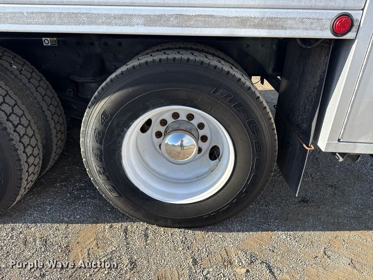 image for item EG1736 2013 Peterbilt 367 vacuum truck