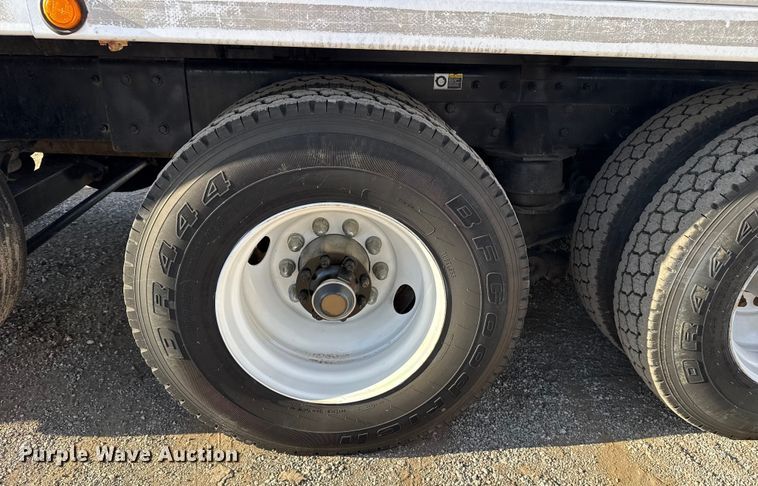 image for item EG1736 2013 Peterbilt 367 vacuum truck