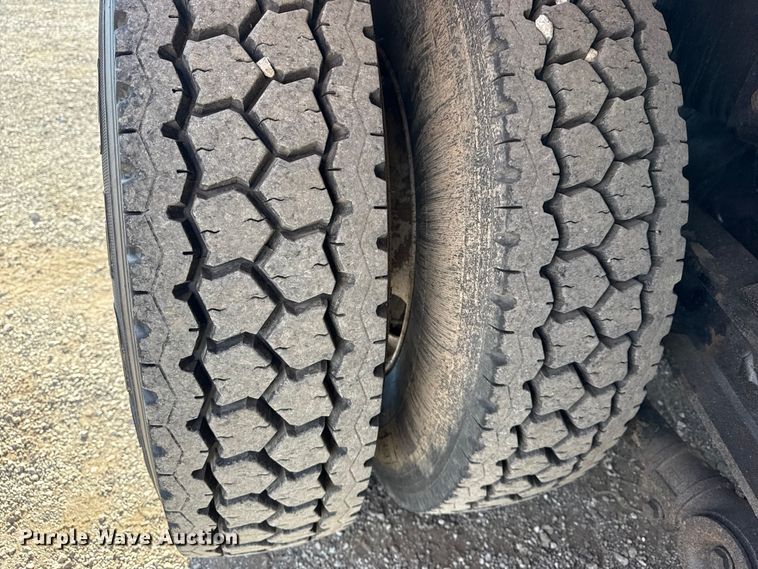 image for item EG1736 2013 Peterbilt 367 vacuum truck