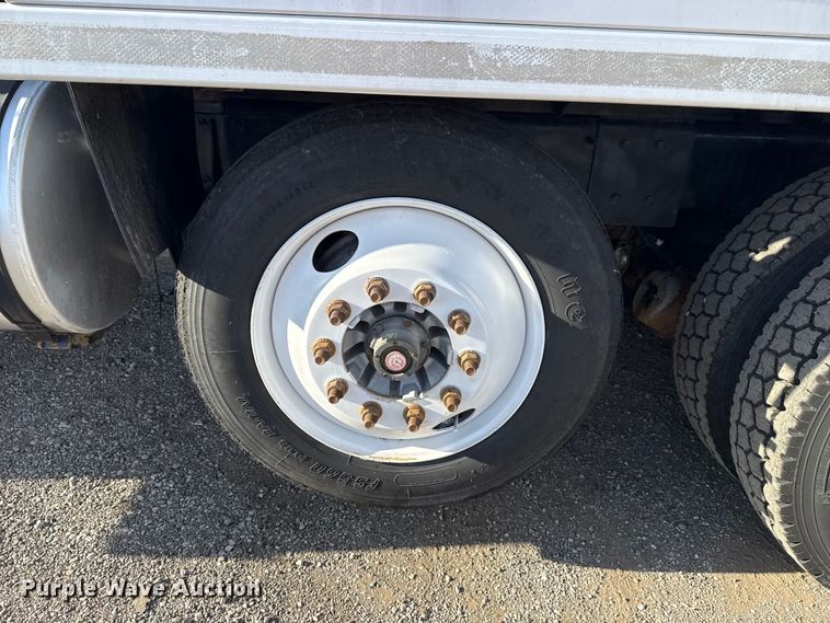 image for item EG1736 2013 Peterbilt 367 vacuum truck