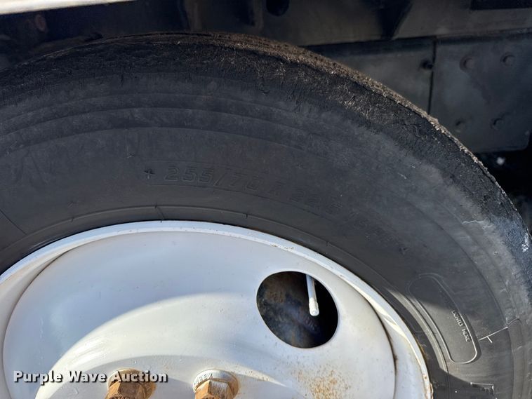 image for item EG1736 2013 Peterbilt 367 vacuum truck