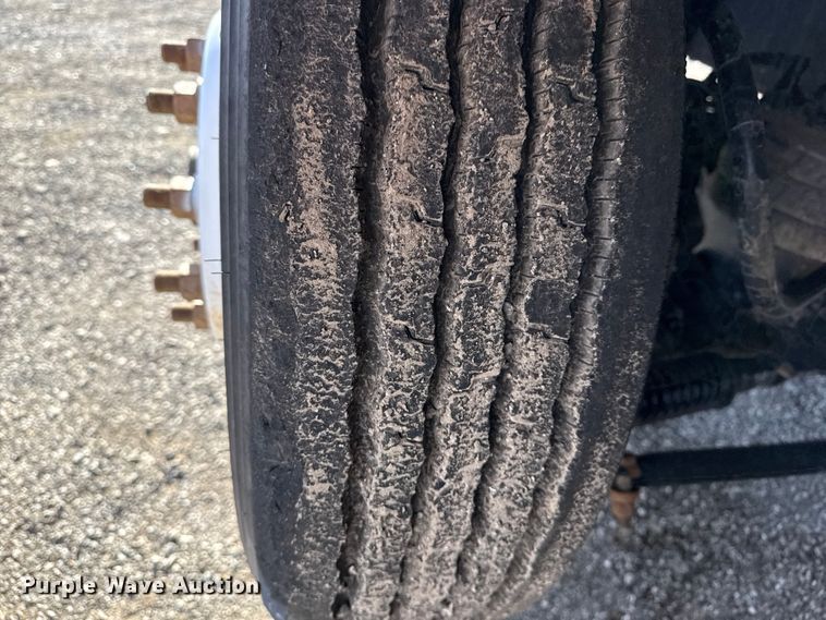 image for item EG1736 2013 Peterbilt 367 vacuum truck