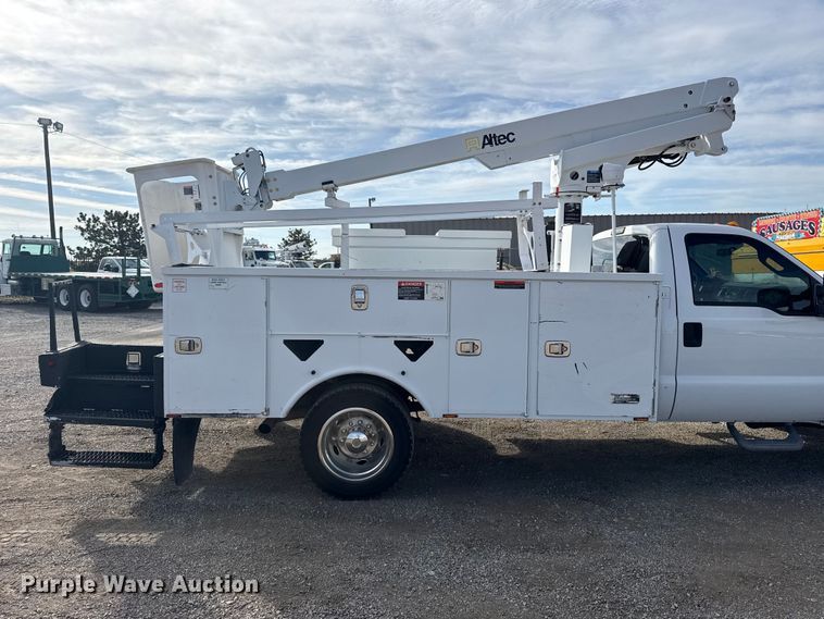 image for item EG1738 2015 Ford F450 Super Duty bucket truck