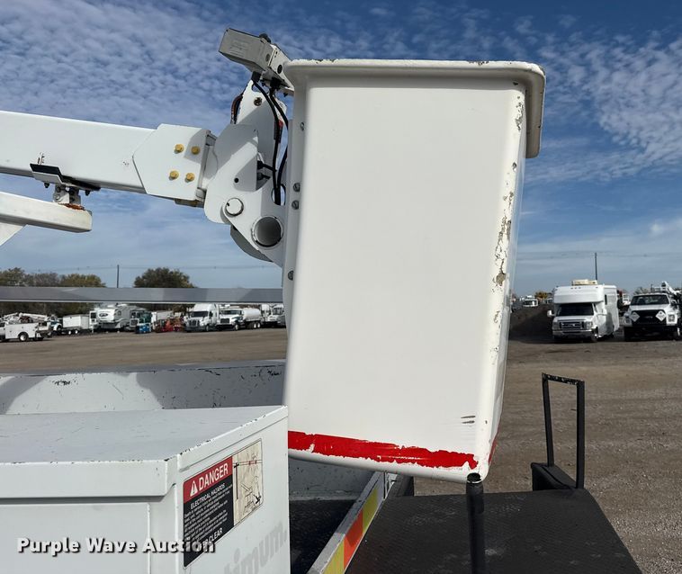 image for item EG1738 2015 Ford F450 Super Duty bucket truck