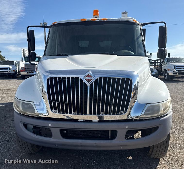 image for item EG1739 2013 International 4300 vacuum truck