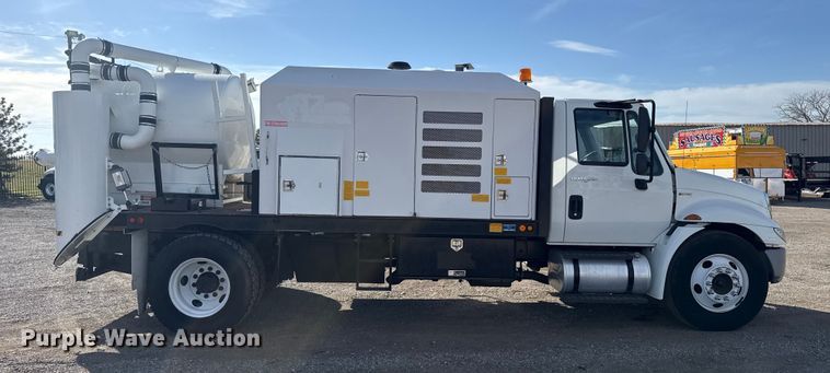 image for item EG1739 2013 International 4300 vacuum truck