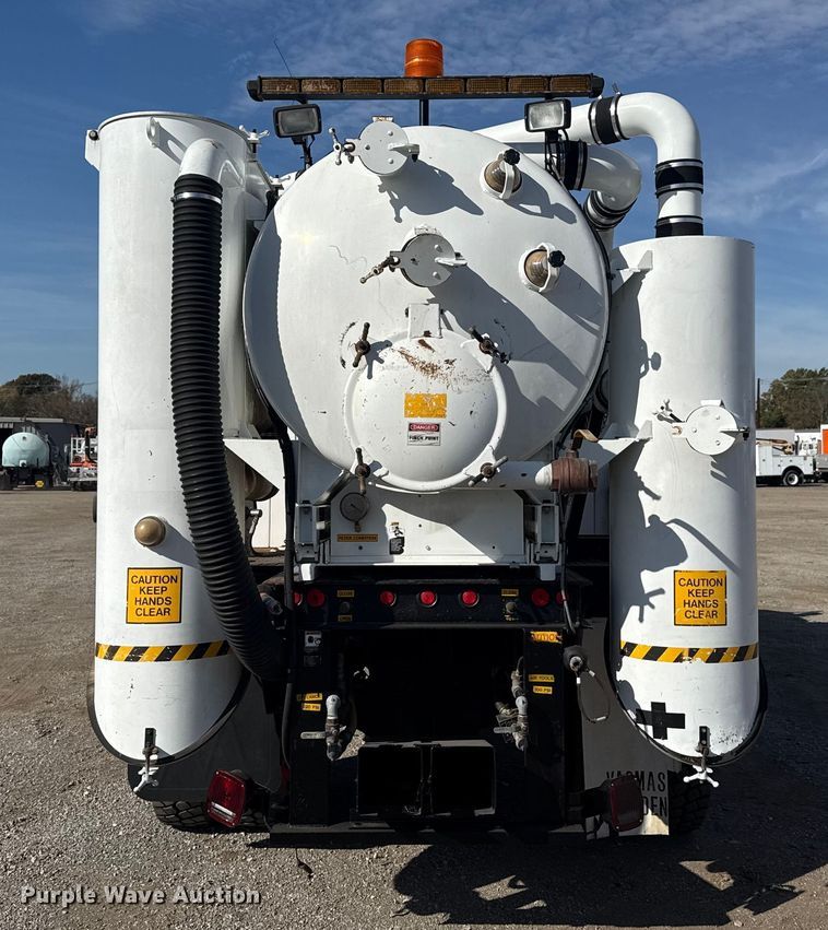 image for item EG1739 2013 International 4300 vacuum truck