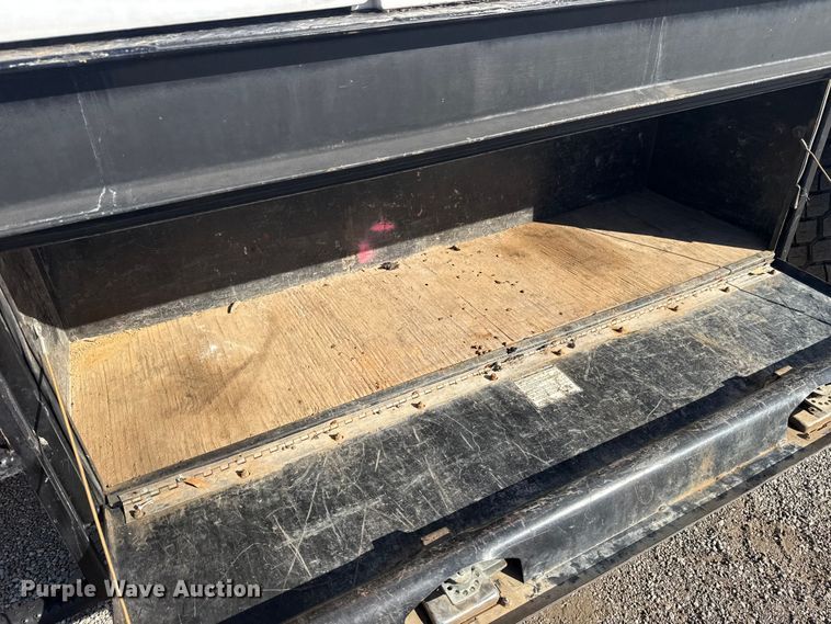 image for item EG1739 2013 International 4300 vacuum truck