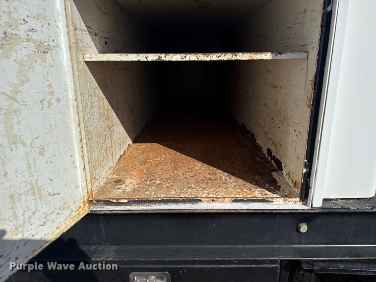 image for item EG1739 2013 International 4300 vacuum truck