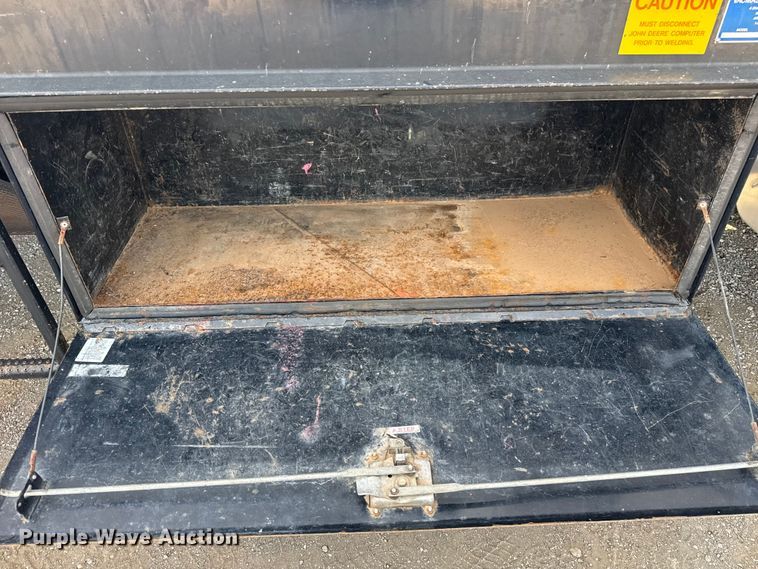 image for item EG1739 2013 International 4300 vacuum truck