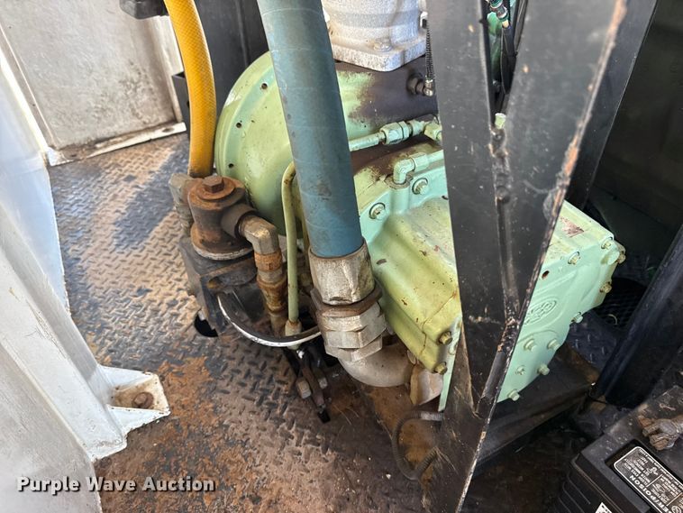 image for item EG1739 2013 International 4300 vacuum truck