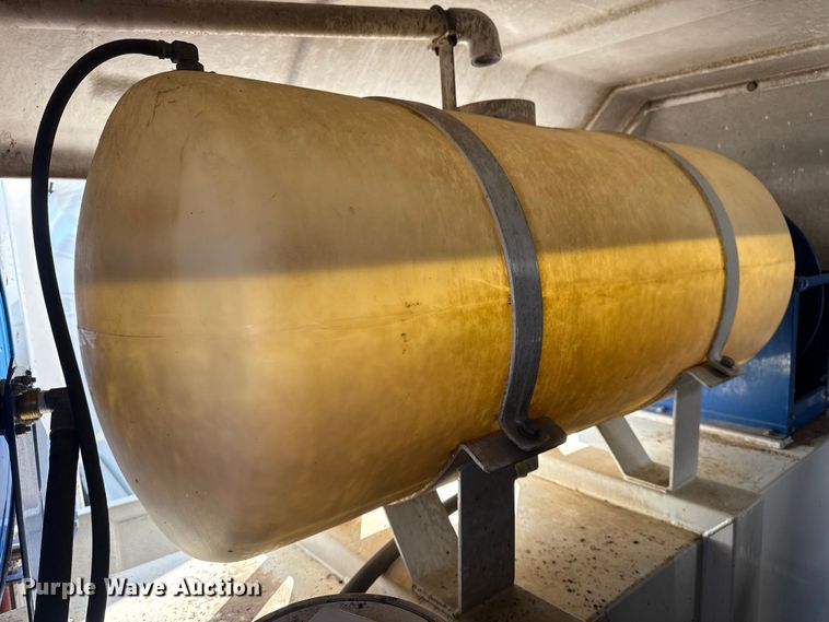 image for item EG1739 2013 International 4300 vacuum truck