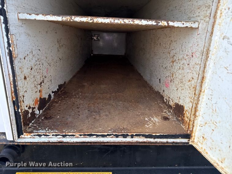 image for item EG1739 2013 International 4300 vacuum truck