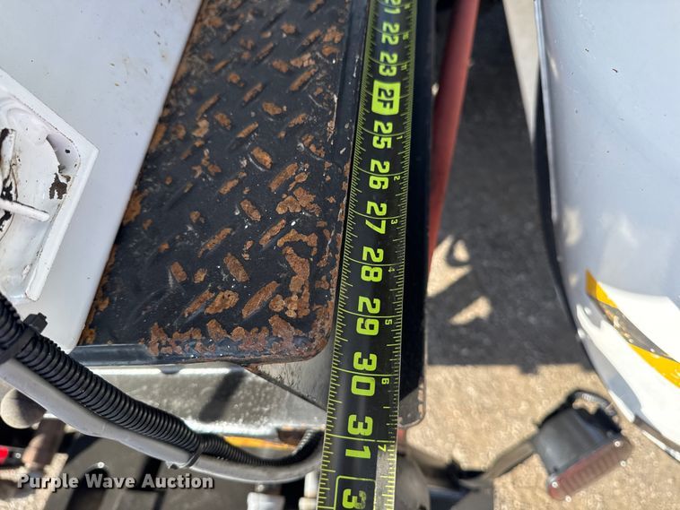 image for item EG1739 2013 International 4300 vacuum truck