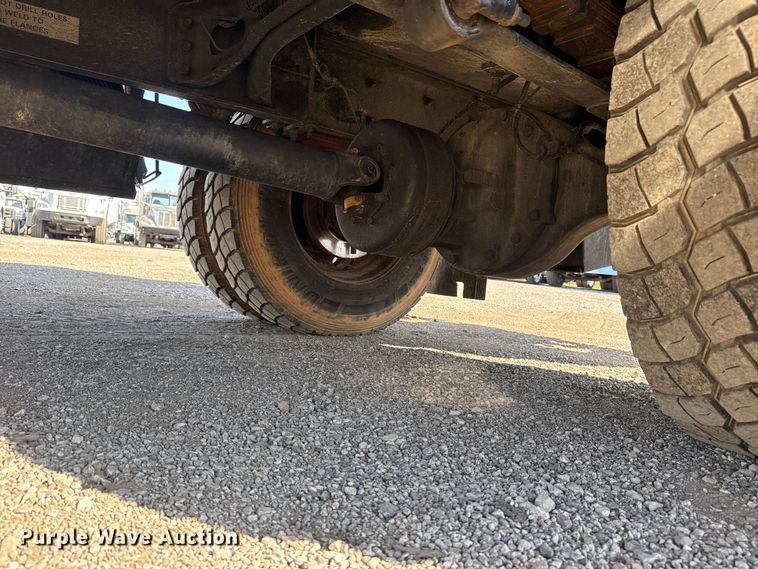 image for item EG1739 2013 International 4300 vacuum truck