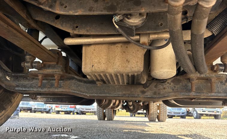 image for item EG1739 2013 International 4300 vacuum truck