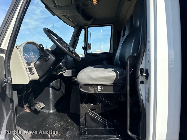 image for item EG1739 2013 International 4300 vacuum truck