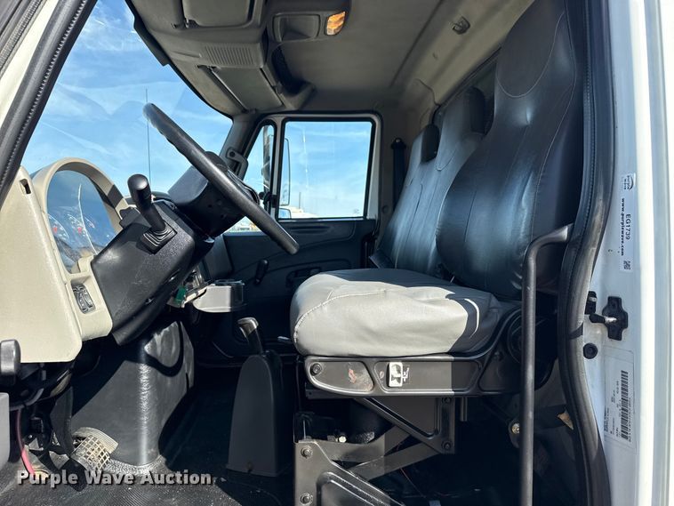 image for item EG1739 2013 International 4300 vacuum truck