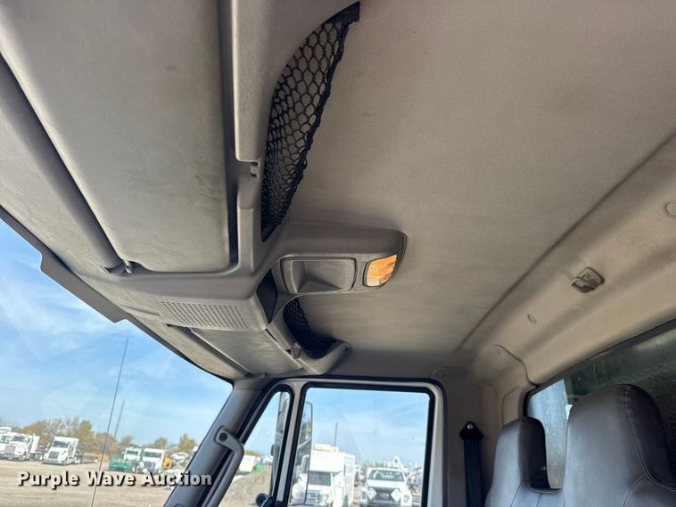 image for item EG1739 2013 International 4300 vacuum truck