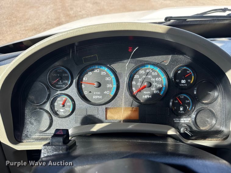 image for item EG1739 2013 International 4300 vacuum truck