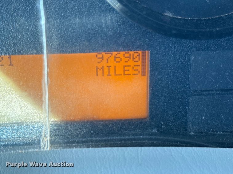 image for item EG1739 2013 International 4300 vacuum truck