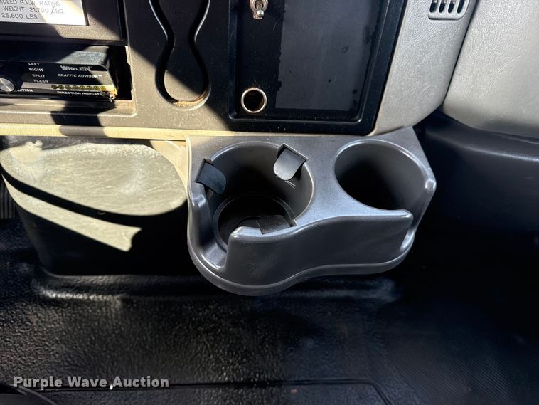 image for item EG1739 2013 International 4300 vacuum truck