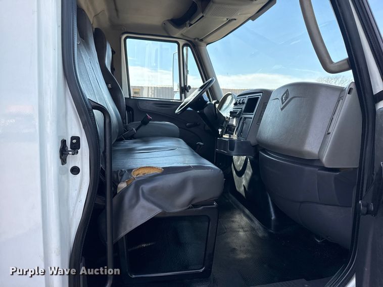 image for item EG1739 2013 International 4300 vacuum truck