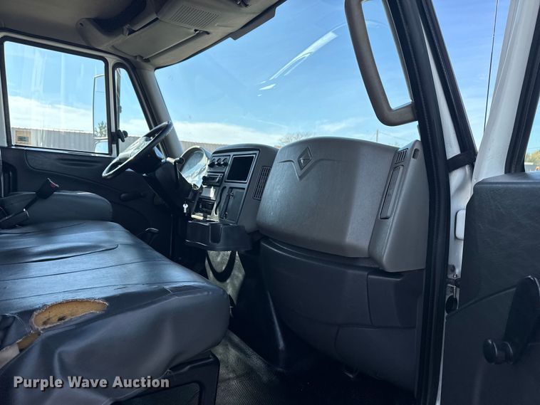 image for item EG1739 2013 International 4300 vacuum truck