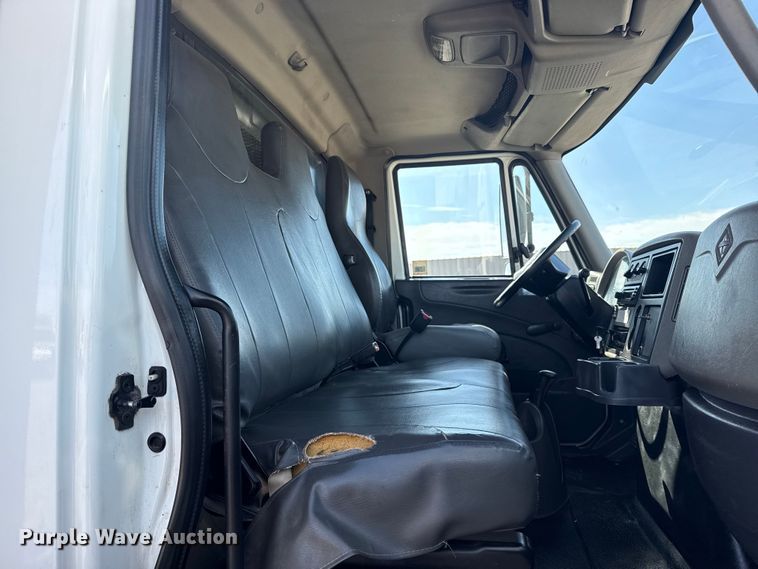 image for item EG1739 2013 International 4300 vacuum truck