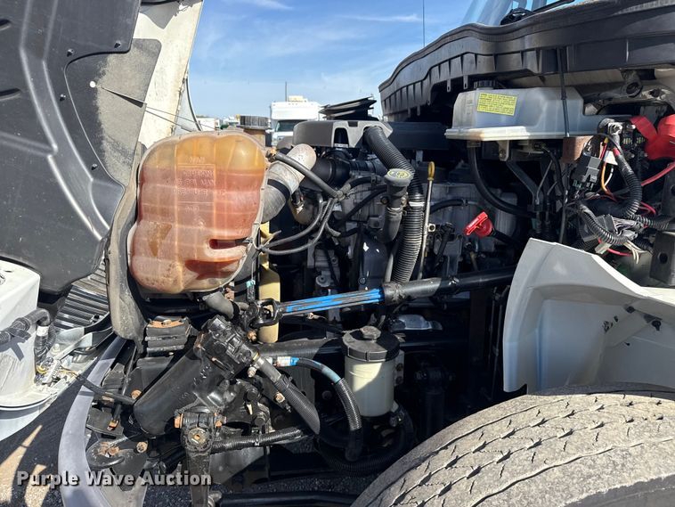 image for item EG1739 2013 International 4300 vacuum truck