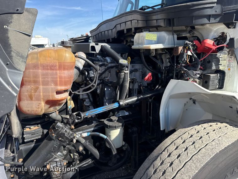 image for item EG1739 2013 International 4300 vacuum truck