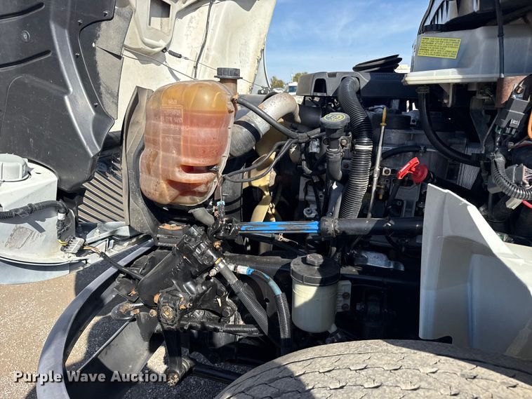 image for item EG1739 2013 International 4300 vacuum truck