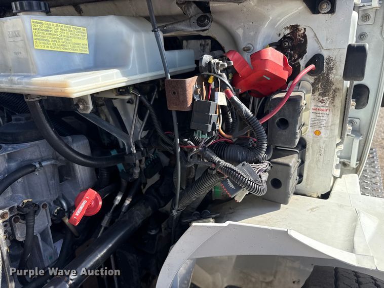 image for item EG1739 2013 International 4300 vacuum truck