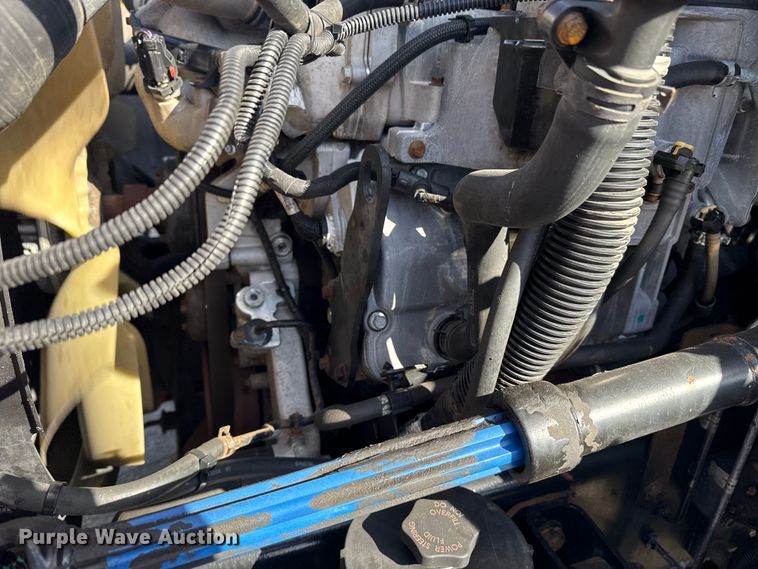 image for item EG1739 2013 International 4300 vacuum truck