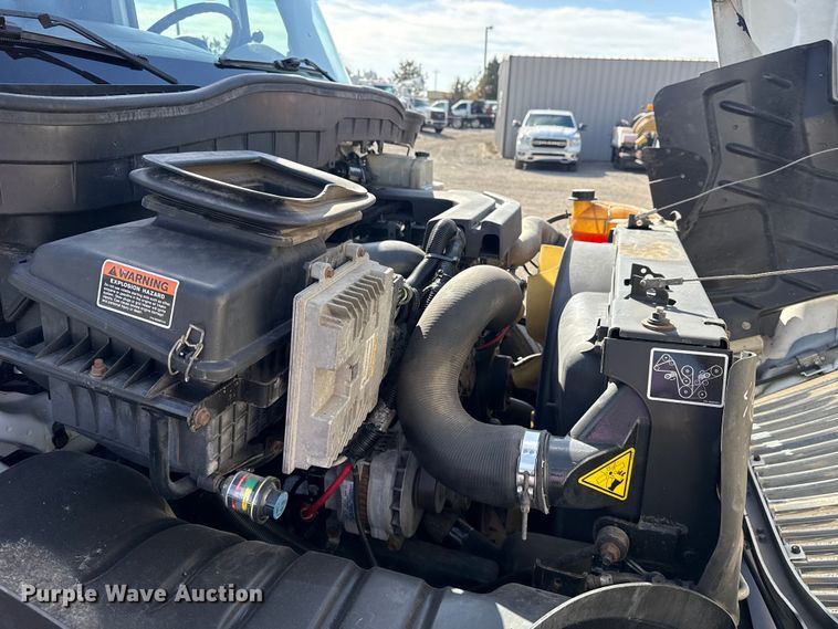 image for item EG1739 2013 International 4300 vacuum truck