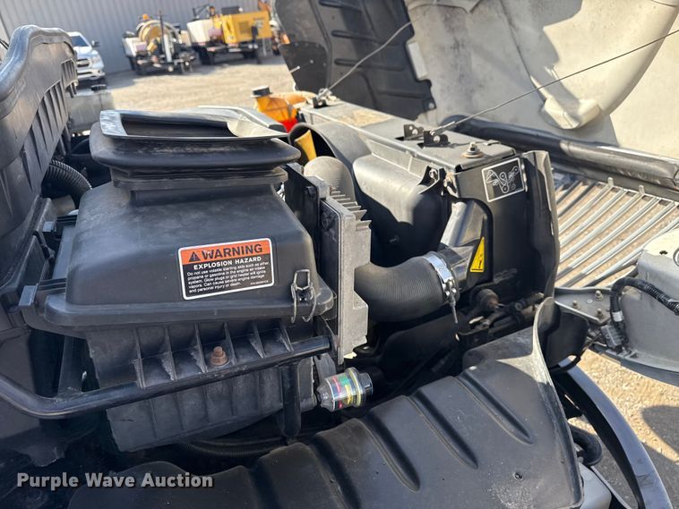 image for item EG1739 2013 International 4300 vacuum truck