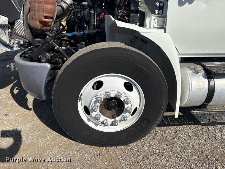 image for item EG1739 2013 International 4300 vacuum truck