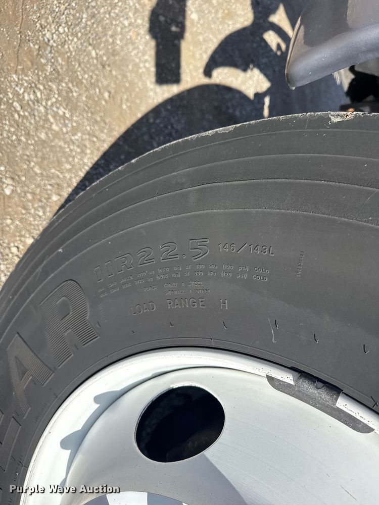 image for item EG1739 2013 International 4300 vacuum truck