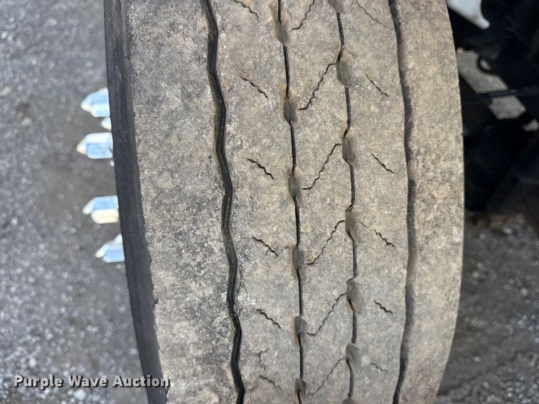 image for item EG1739 2013 International 4300 vacuum truck