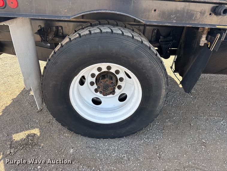 image for item EG1739 2013 International 4300 vacuum truck