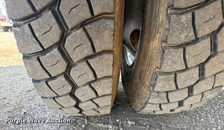 image for item EG1739 2013 International 4300 vacuum truck