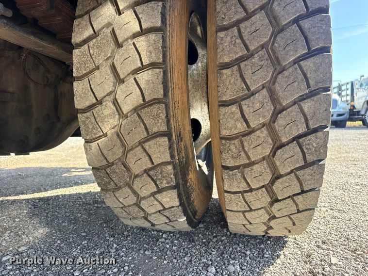 image for item EG1739 2013 International 4300 vacuum truck