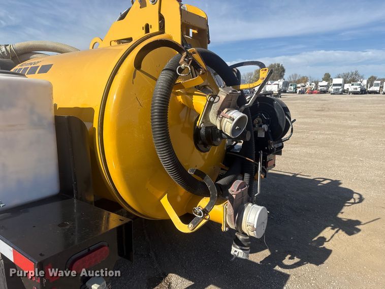 image for item EG1744 2022 Vermeer CV573SGT vacuum excavator