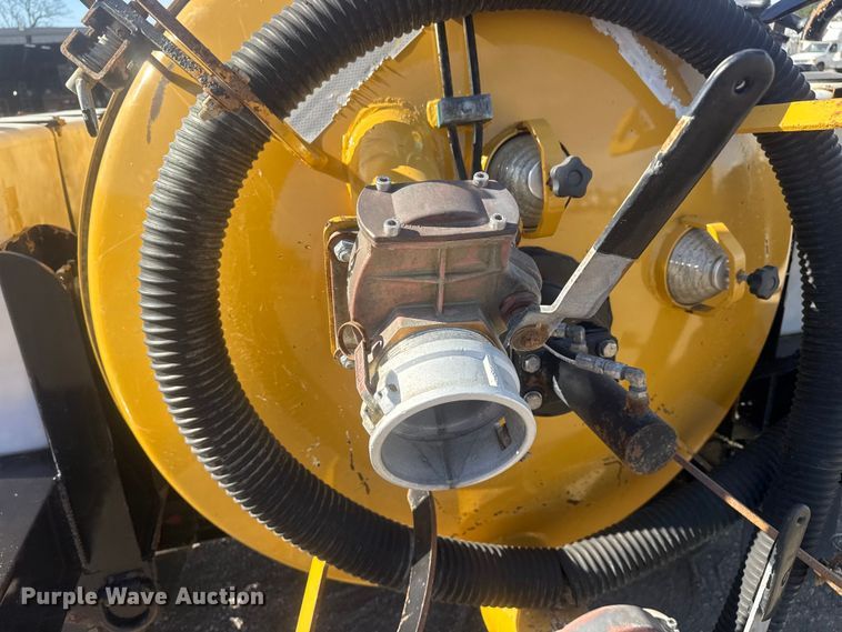 image for item EG1744 2022 Vermeer CV573SGT vacuum excavator