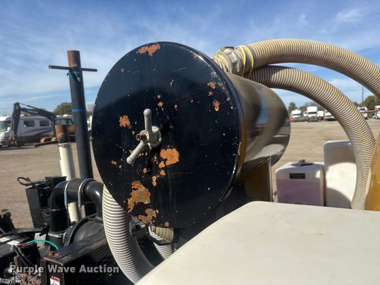 image for item EG1744 2022 Vermeer CV573SGT vacuum excavator